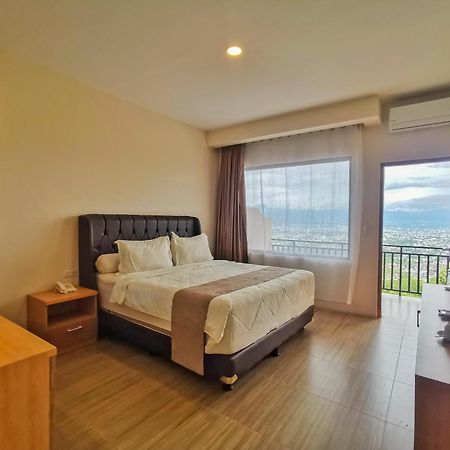 Bukit Indah Doda Hotel & Resorts Палу Экстерьер фото